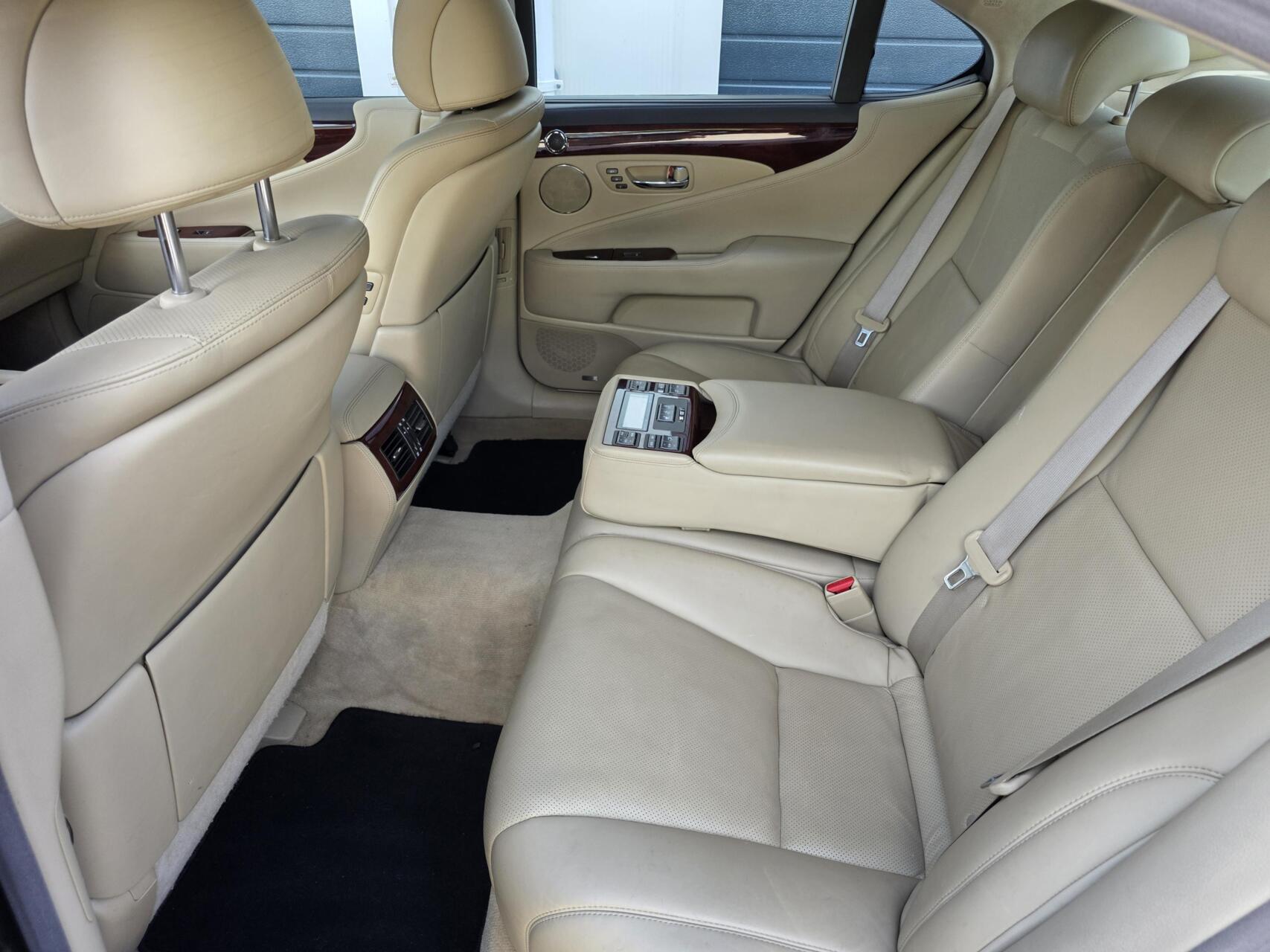 Foto van Lexus Lexus Ls600h