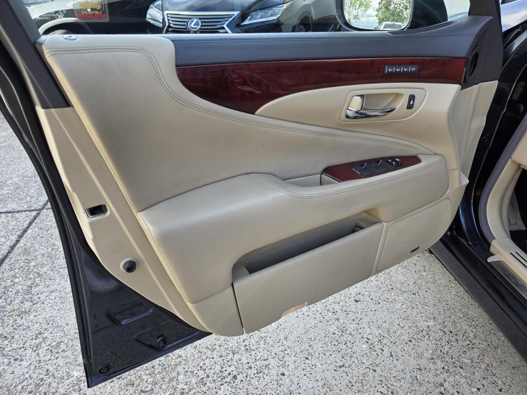 Foto van Lexus Lexus Ls600h