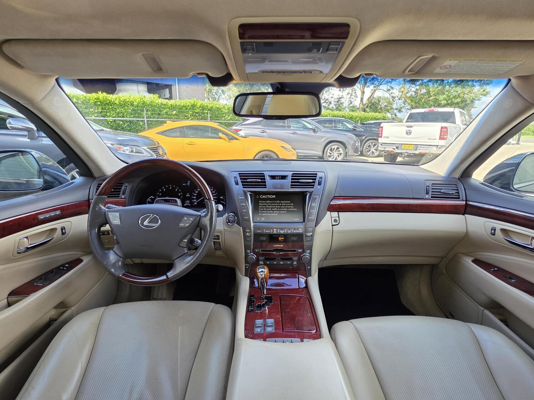 Foto van Lexus Lexus Ls600h