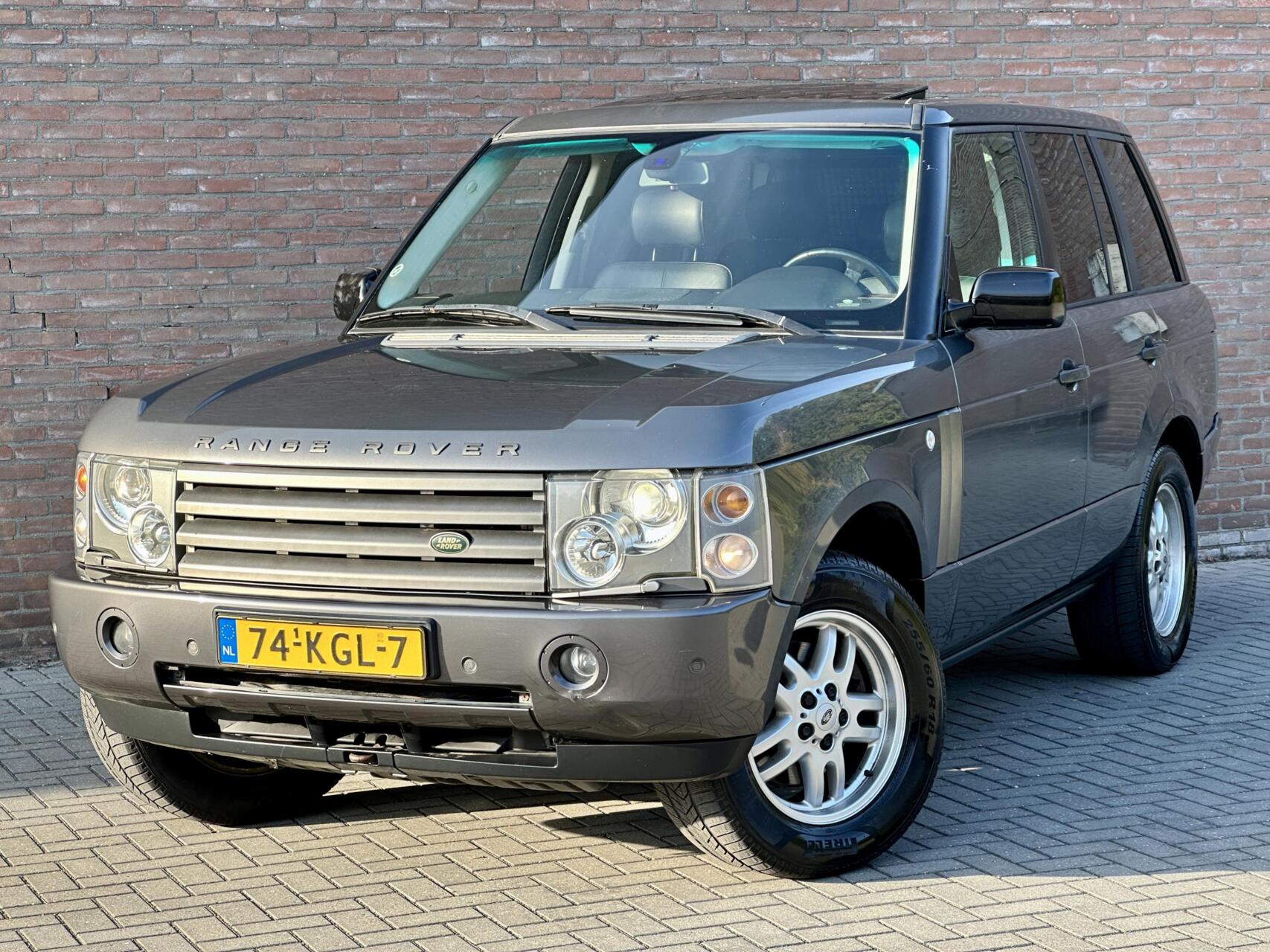 Land Rover Range Rover 4.4 V8 Vogue Schuifdak - Leder - Youngtimer 2003 - voorkant
