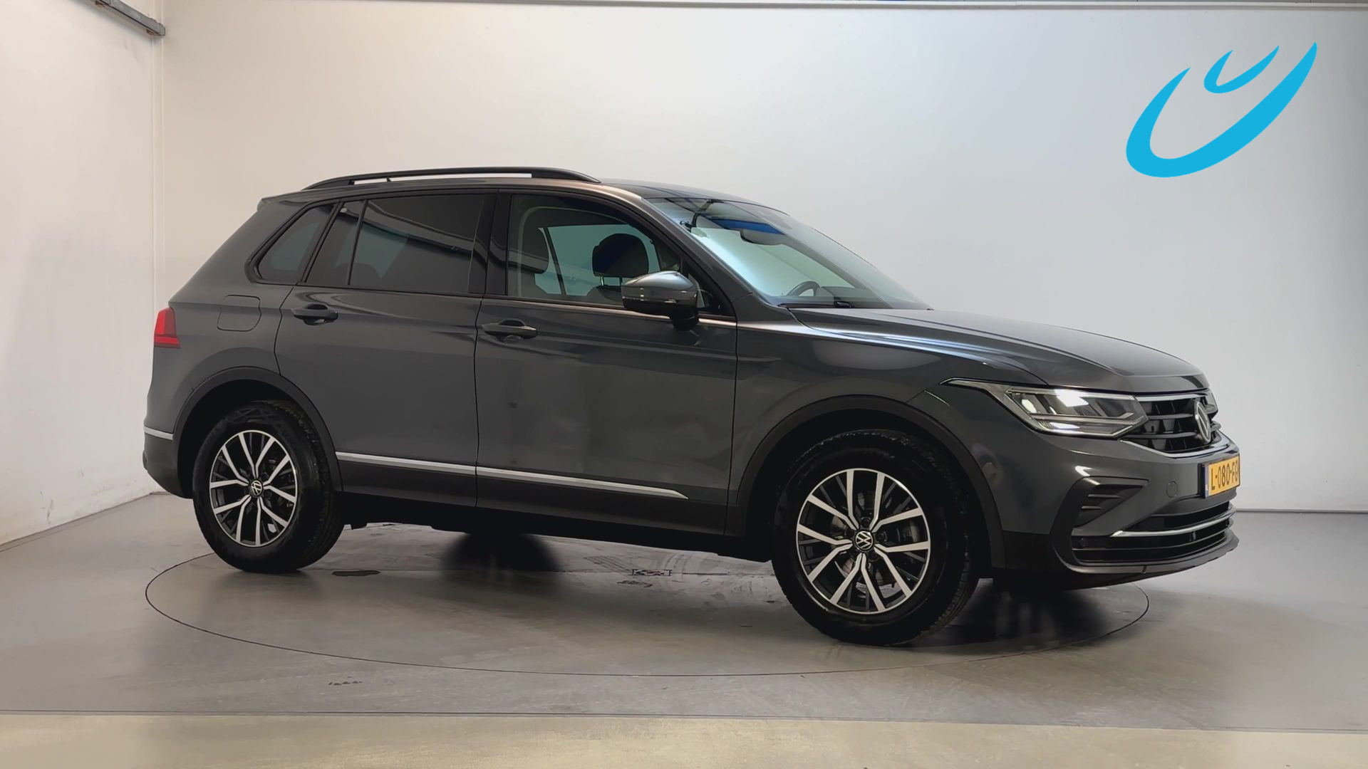 Volkswagen Tiguan 1.5 TSI Life Navigatie Camera Climate Control App-Connect DAB+ 2021 - voorkant