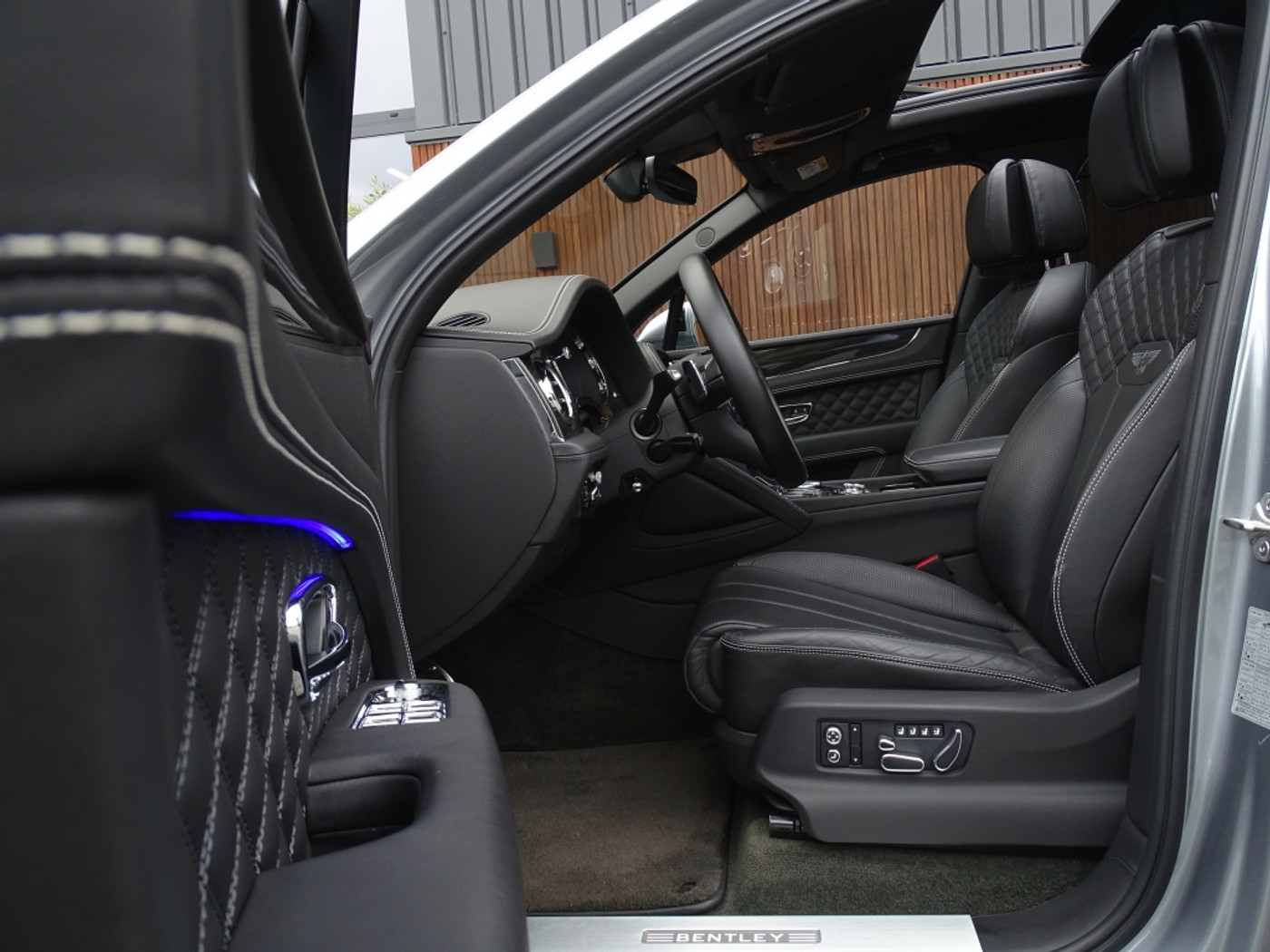 Foto van Bentley Bentayga V8