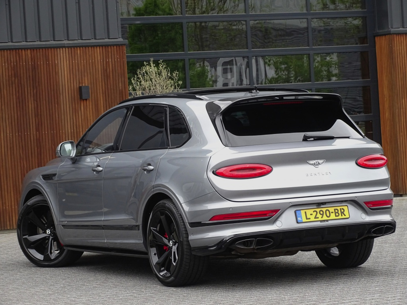 Foto van Bentley Bentayga V8