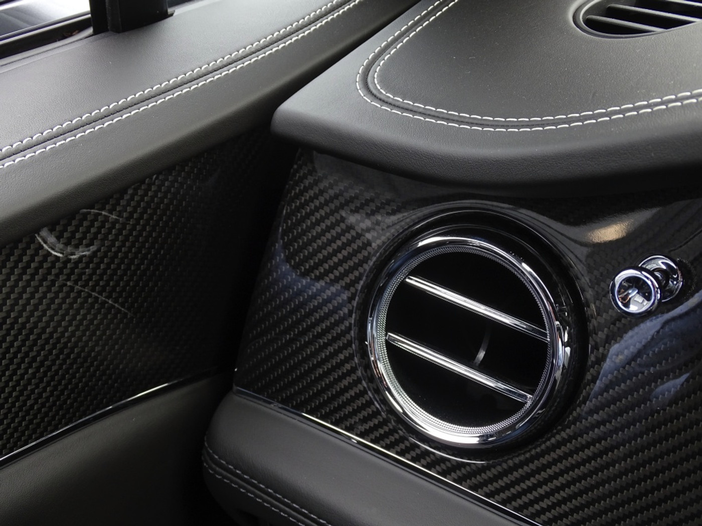 Foto van Bentley Bentayga V8