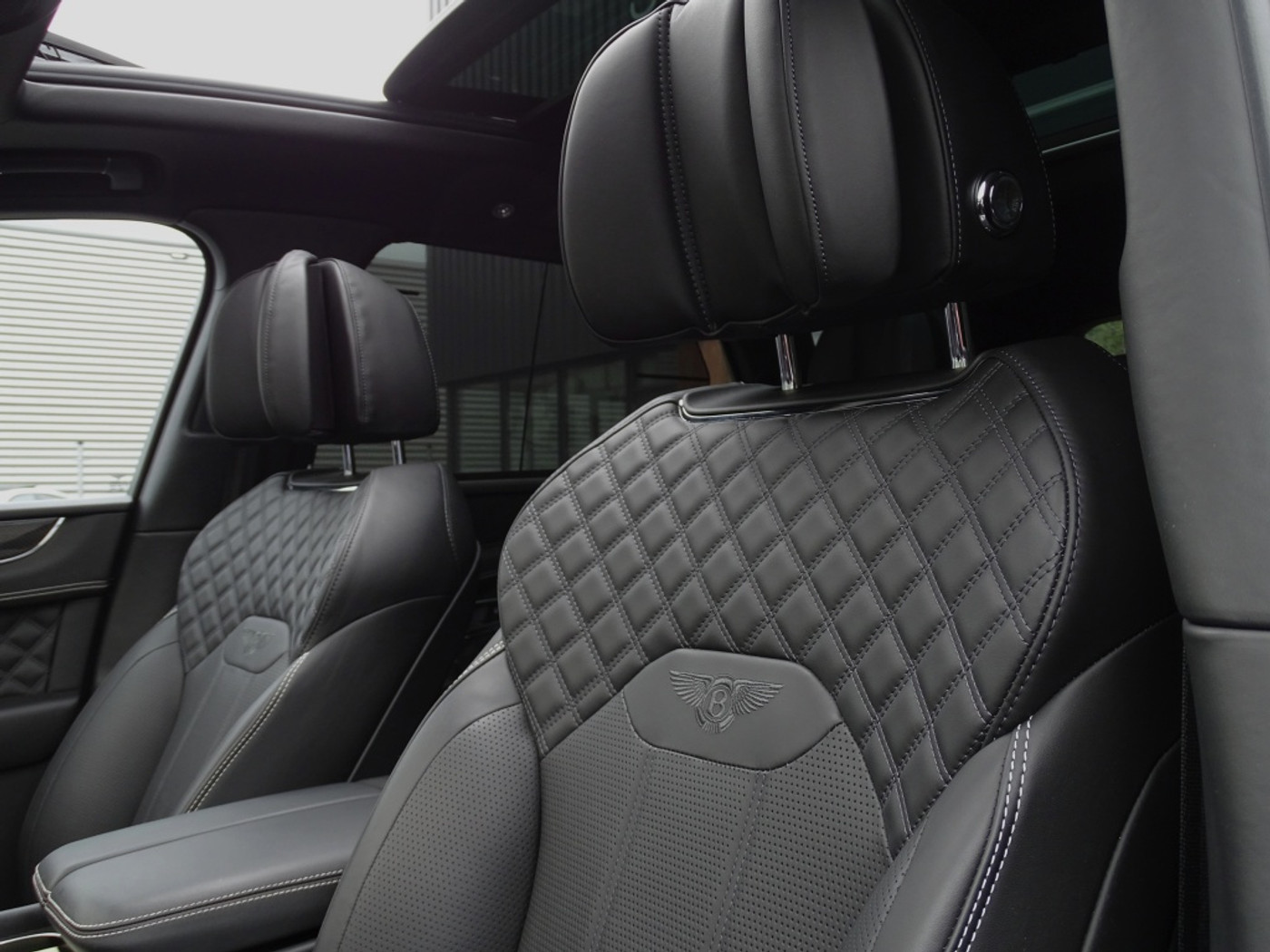 Foto van Bentley Bentayga V8