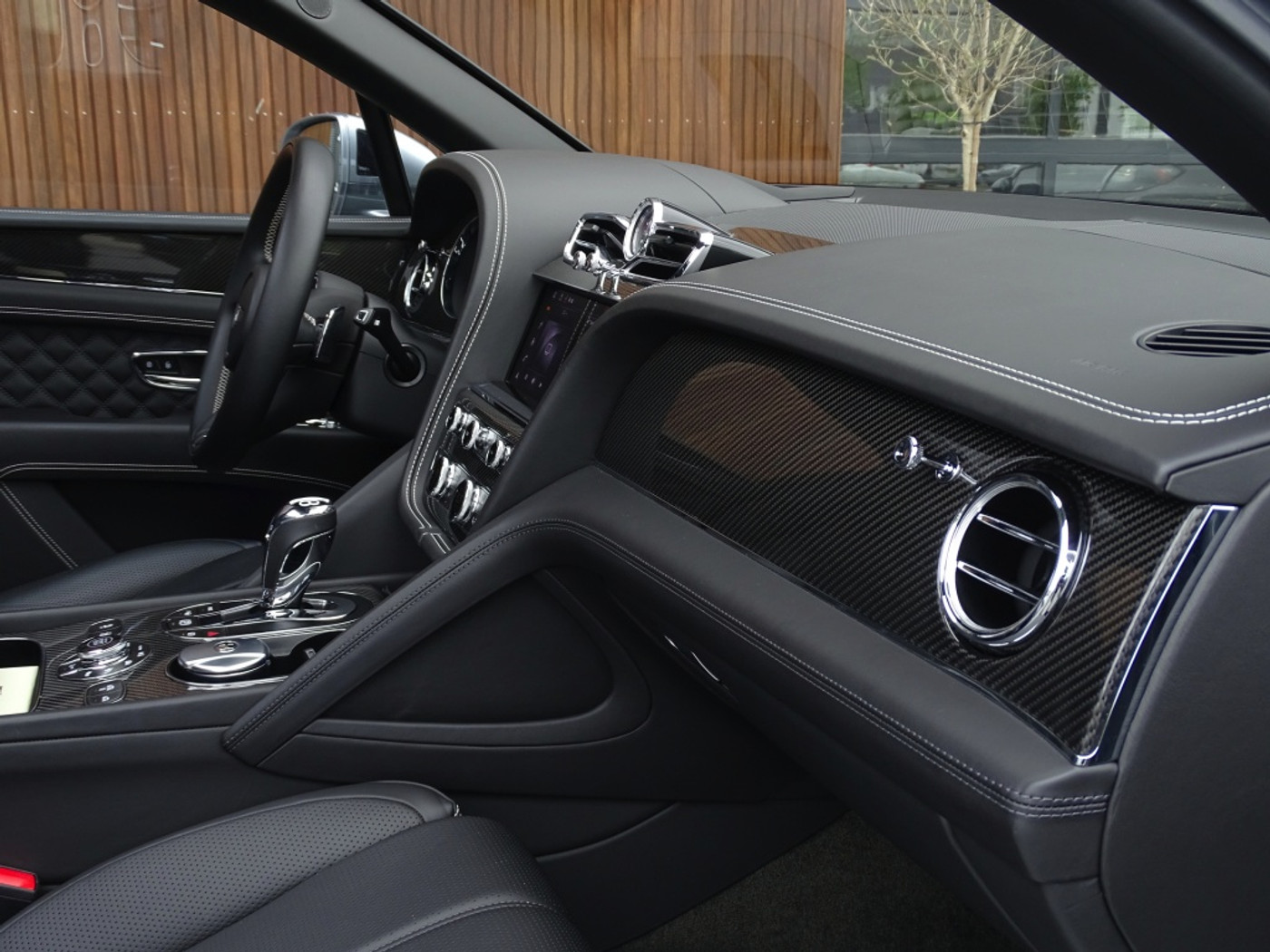 Foto van Bentley Bentayga V8