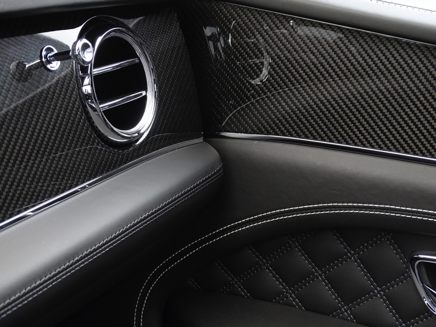 Foto van Bentley Bentayga V8