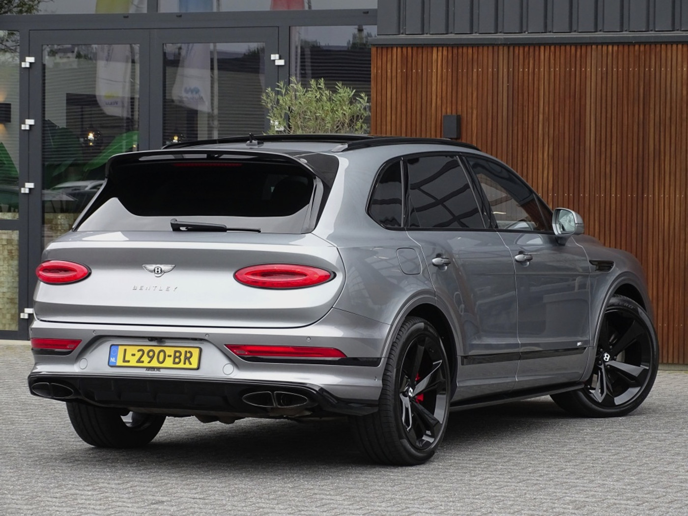 Foto van Bentley Bentayga V8