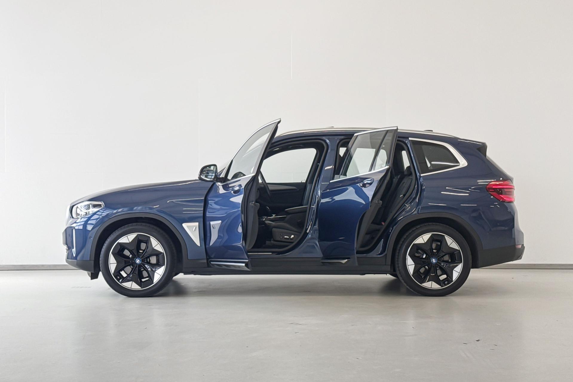 Foto van BMW Ix3