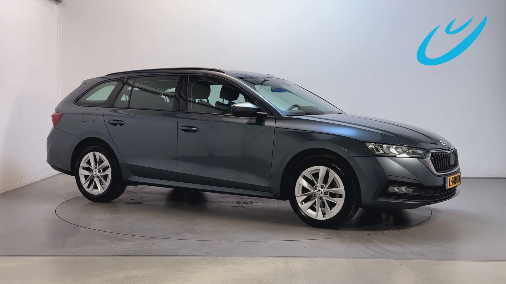 Skoda Octavia 1.0 TSI Business Edition Virtual Cockpit Parkeersensoren Navigatie DAB+ App-Connect 2021 - voorkant