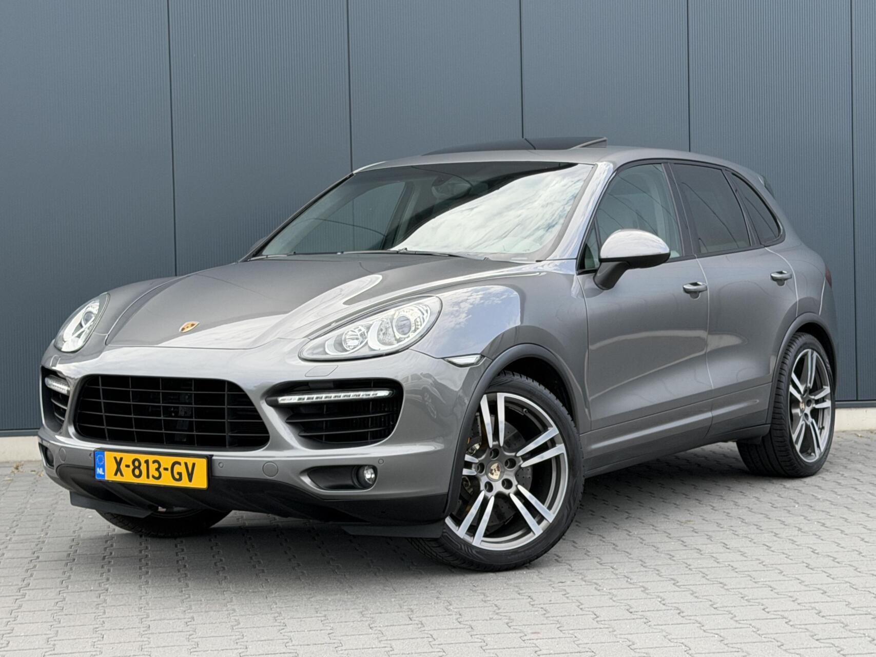 Porsche Cayenne Turbo 4.8 Turbo 500PK - Keramisch - Top Onderhouden - Zeer Complete Uitvoering 2010 - voorkant
