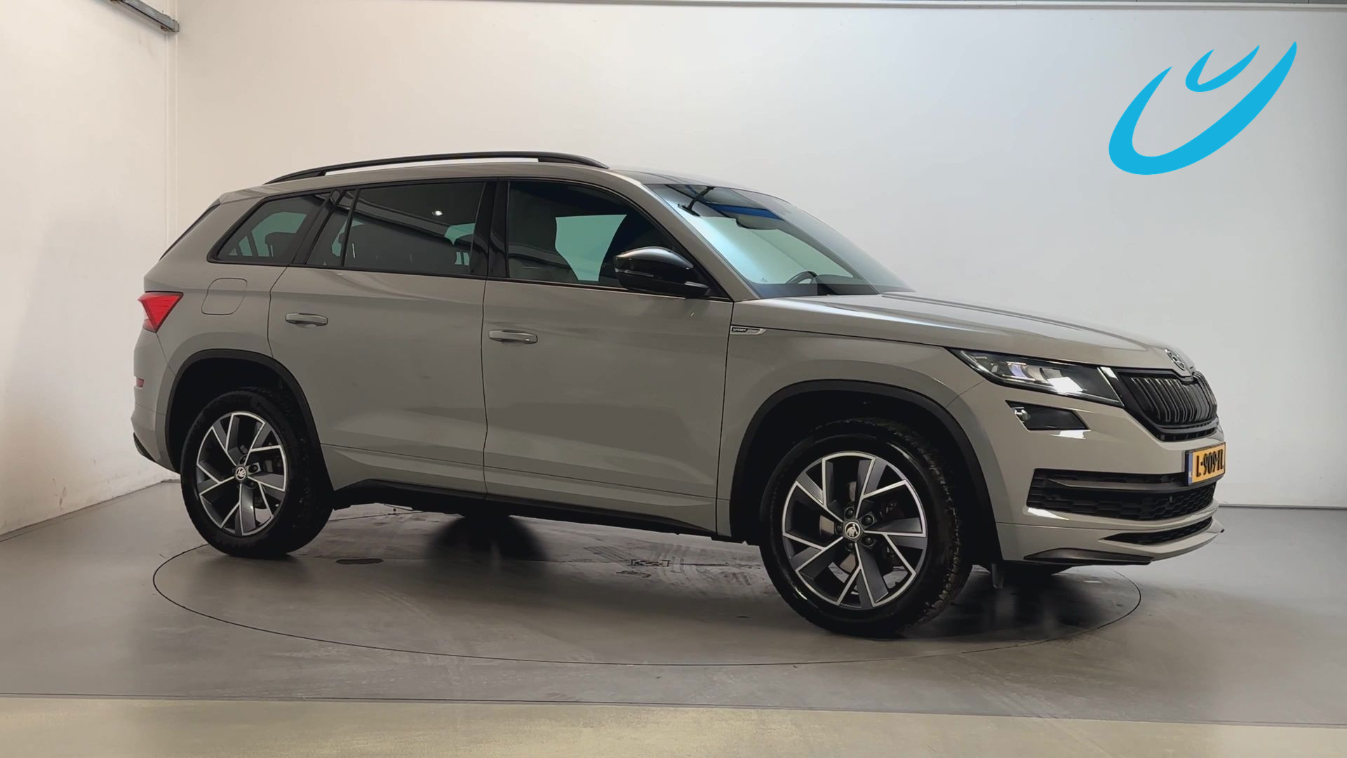 Skoda Kodiaq 1.5 TSI Sportline Business 7-pers. Virtual Cockpit Camera Stoelverwarming Alcantara 2021 - voorkant