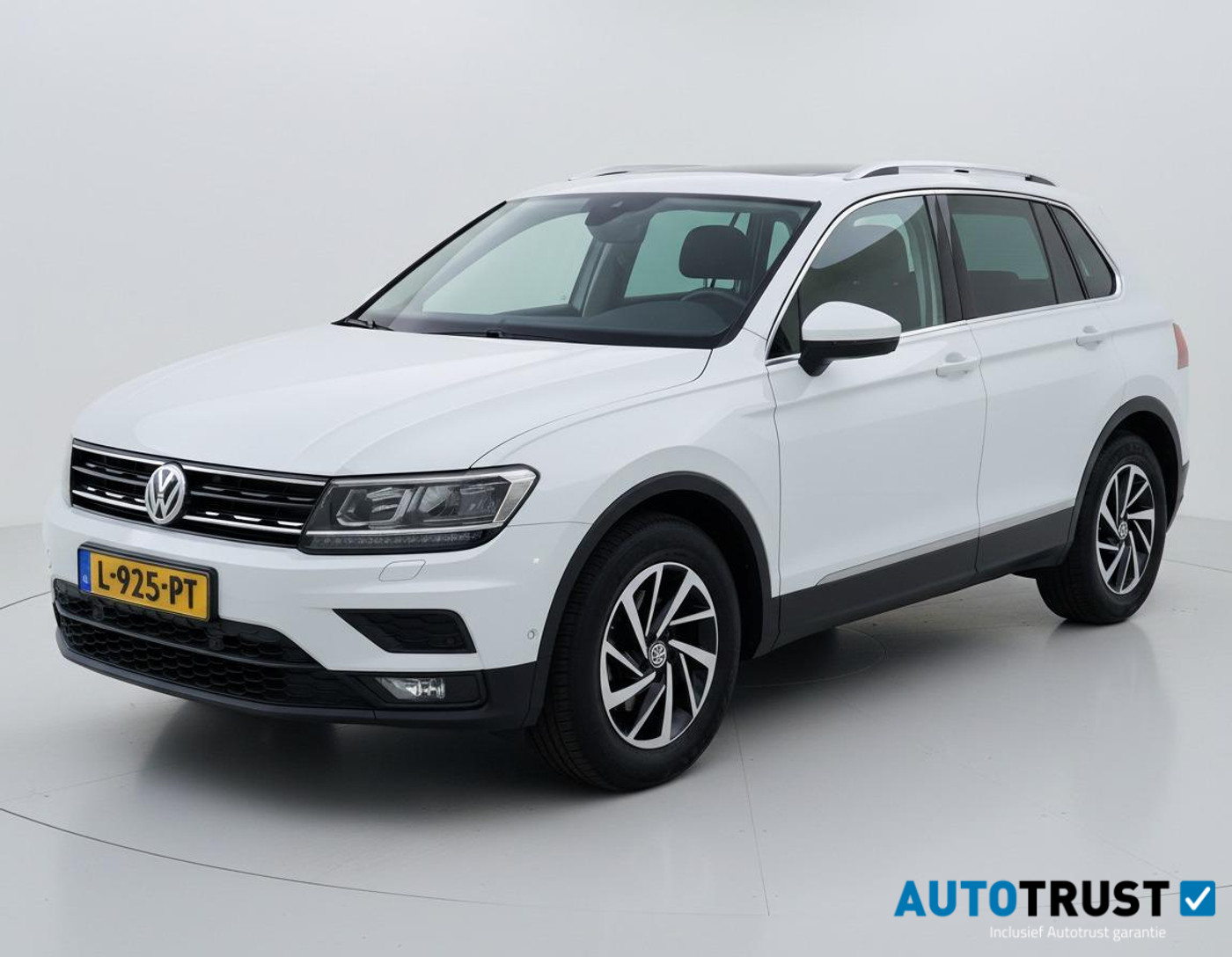 Volkswagen Tiguan 1.4 TSI Highline PANORAMADAK ADAPTIVE CRUISE 2018 - voorkant