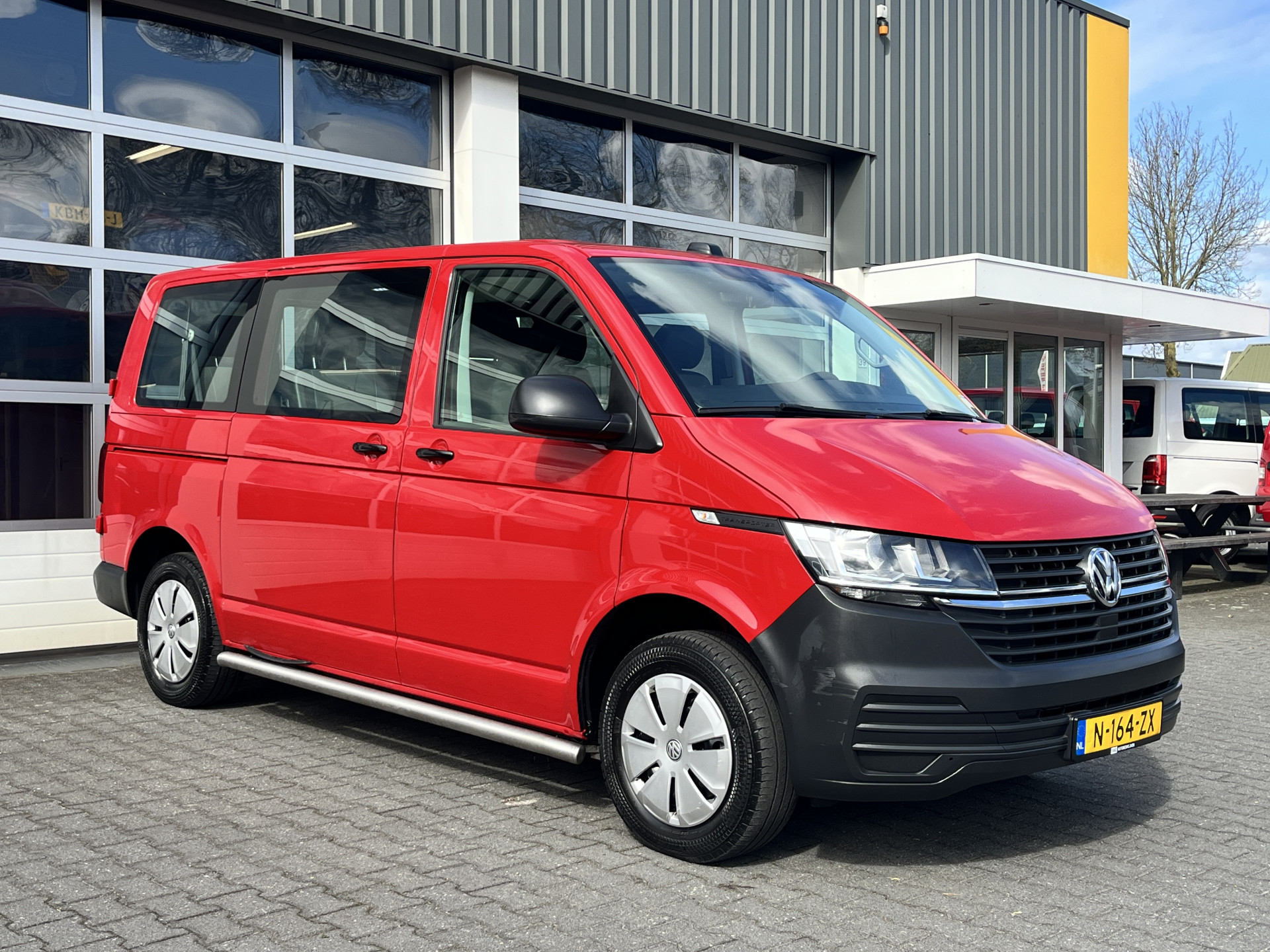 Volkswagen Transporter Kombi 2.0 TDI L1H1 Comf. 2022 - voorkant