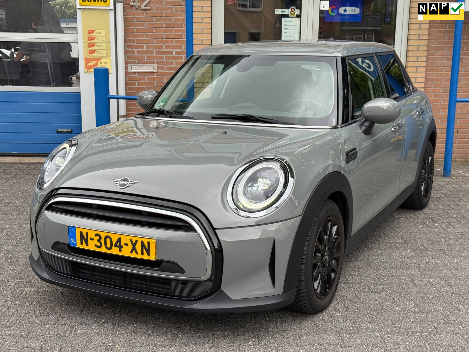 Mini One 1.5 One Business Edition | 5-deurs | Automaat | org. NL + NAP | Apple CarPlay | Parkeersensoren achter 2022 - voorkant