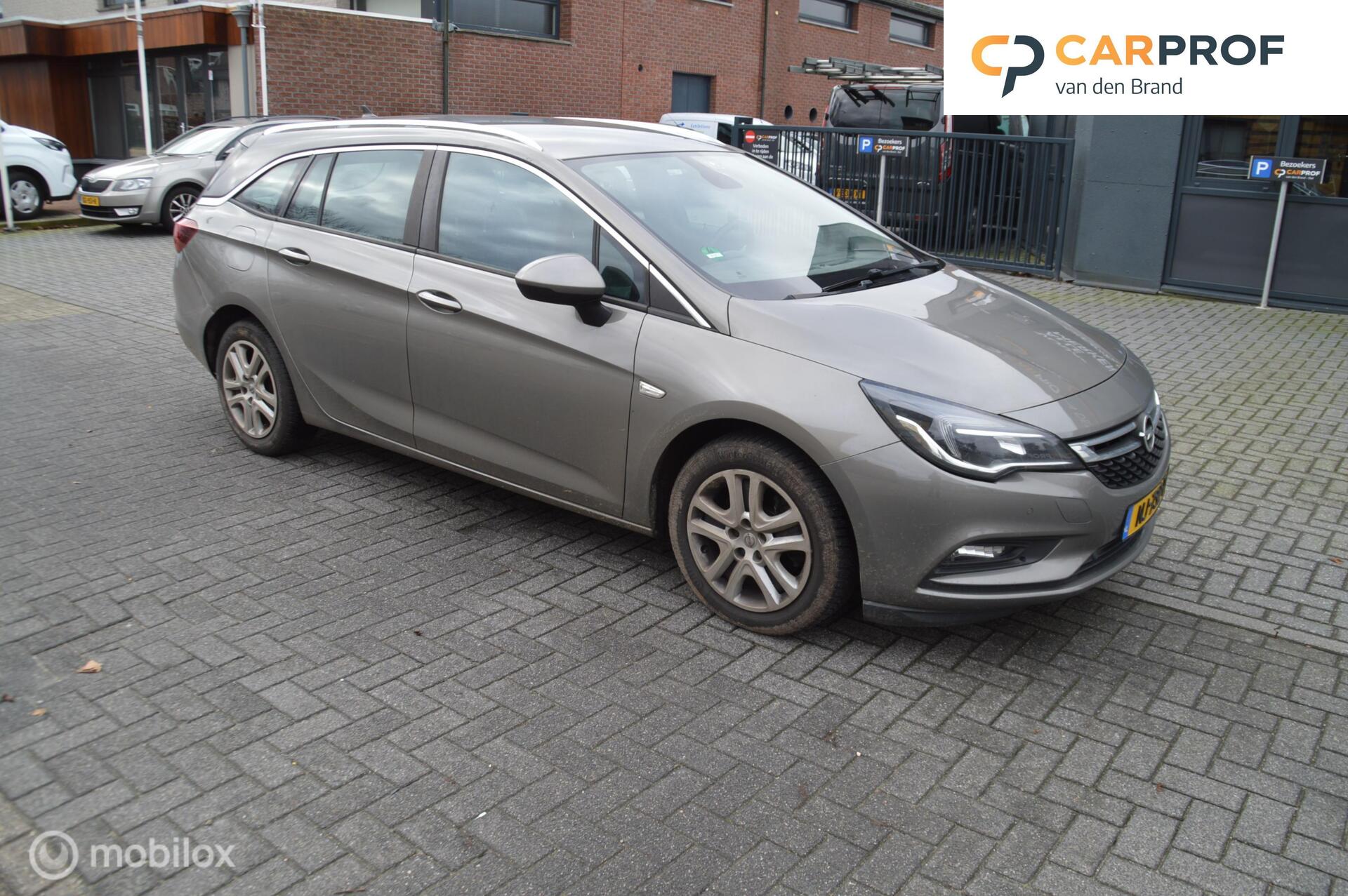 Opel Astra 1.6 CDTI Business+ 1 jaar apk 2017 - voorkant