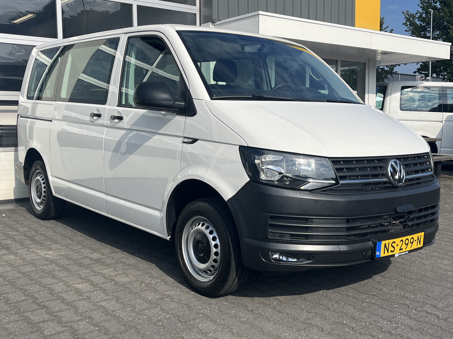 Volkswagen Transporter Kombi 2.0 TDI L1H1 Highline 2017 - voorkant