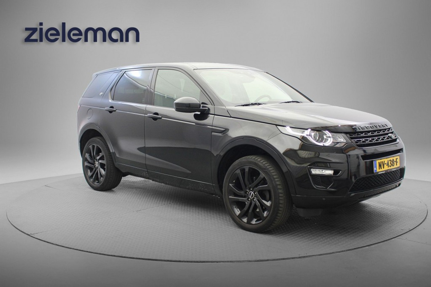 Land Rover Discovery Sport 2.0 TD4 Urban Series SE Automaat - Panorama, Trekhaak, Navi, Camera, Leer, Meridian 2017 - voorkant