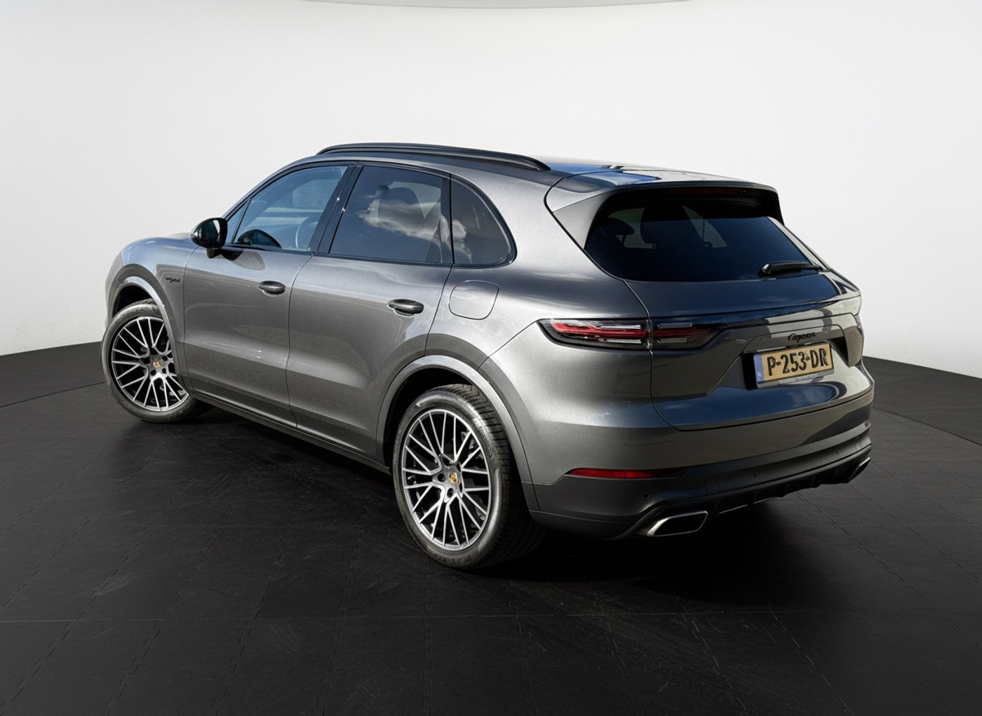 Foto van Porsche Cayenne E-hybrid
