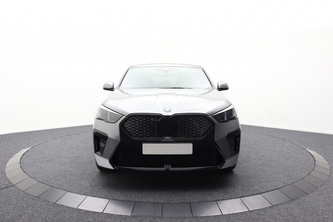 Foto van BMW Ix2 Xdrive30