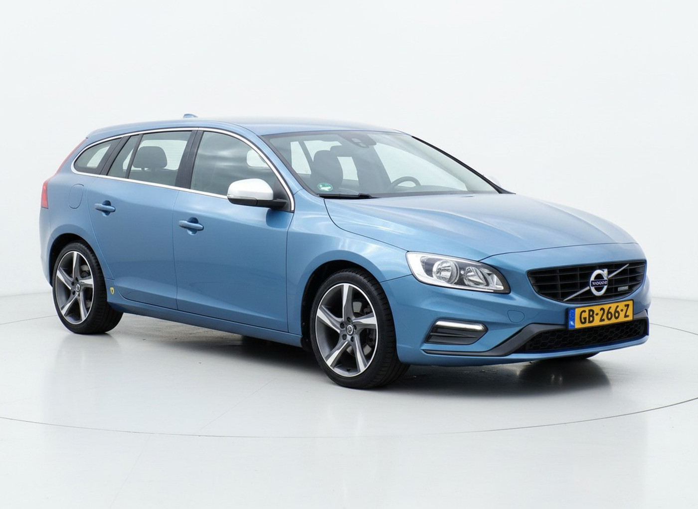 Volvo V60 1.6 T3 R-Design|Cruise|Navi|Clima|Parkeersensoren 2015 - voorkant