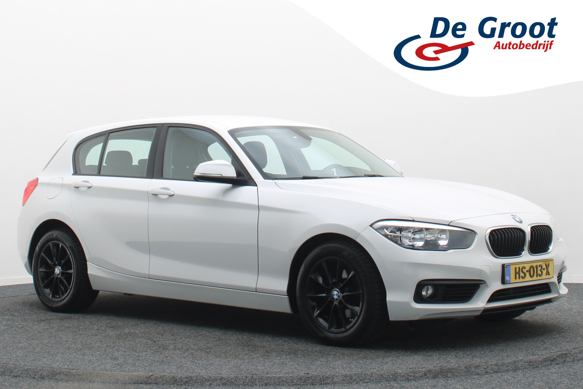 BMW 118i 118i Corporate Lease Essential Automaat 2015 - voorkant