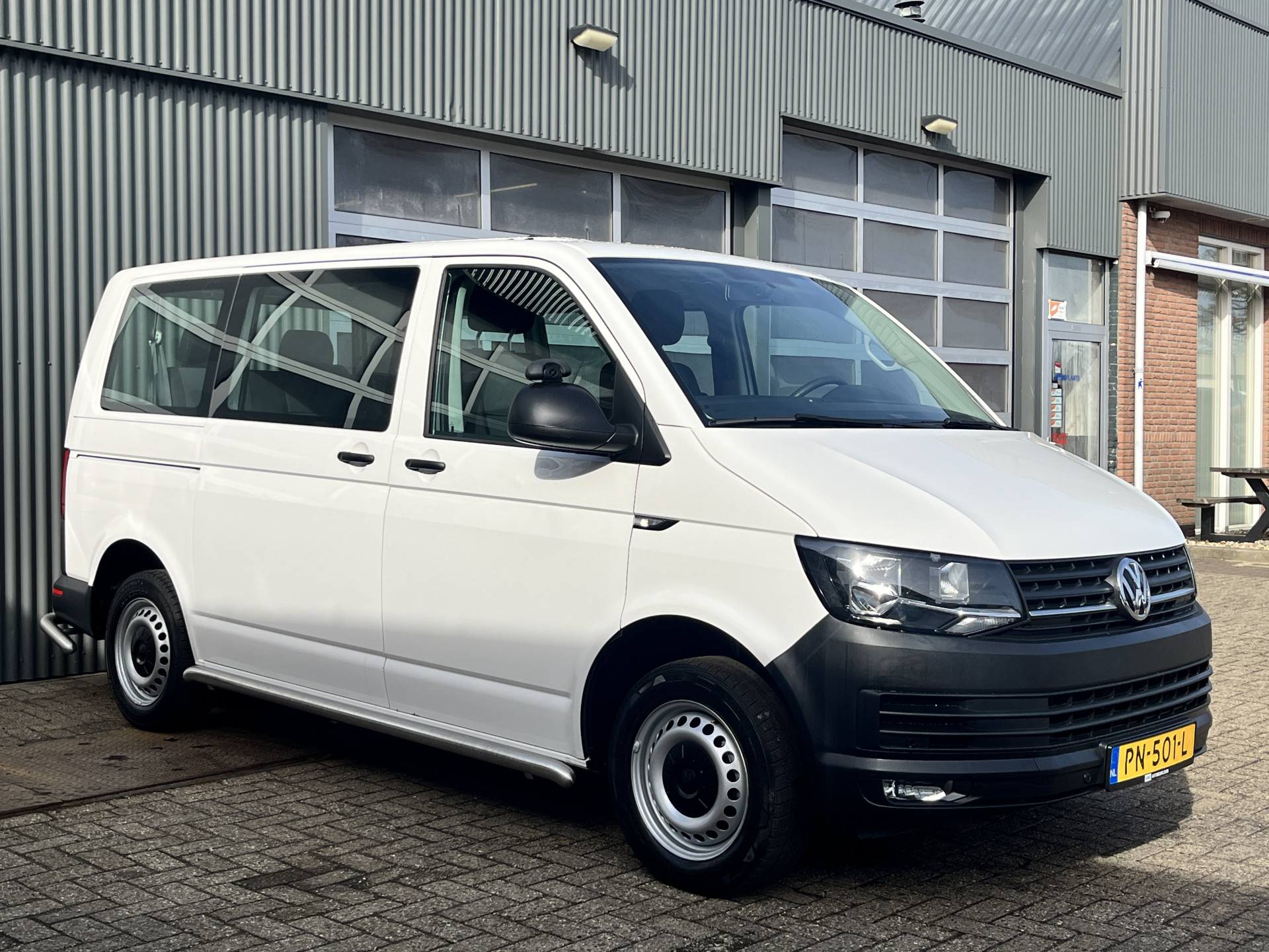 Volkswagen Transporter Kombi 2.0 TDI L1H1 Highl. 2017 - voorkant