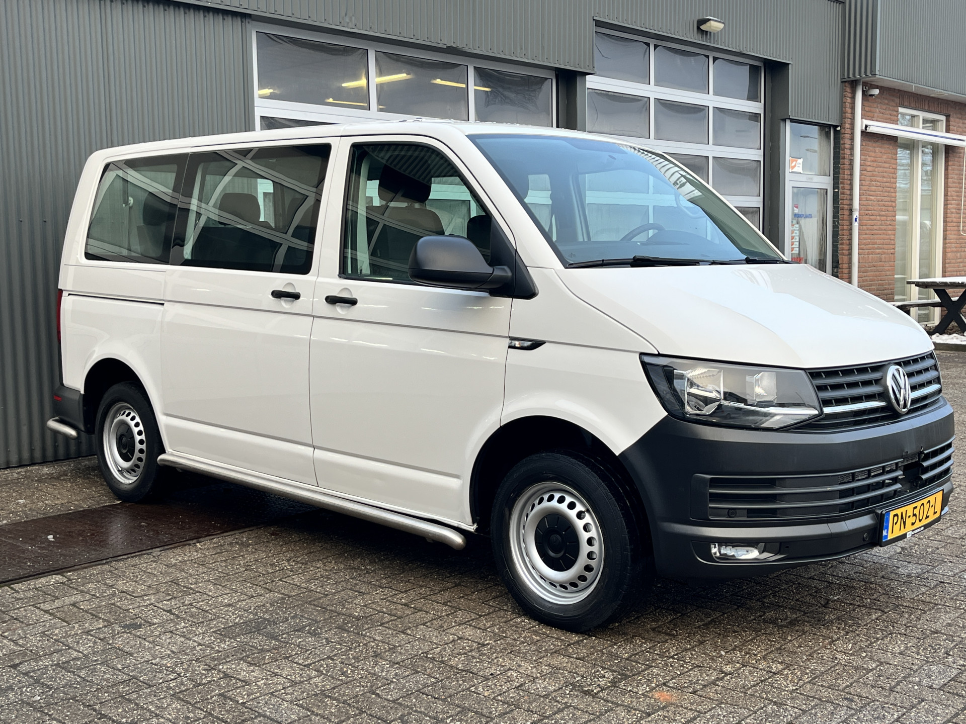 Volkswagen Transporter Kombi 2.0 TDI L1H1 Highline 2017 - voorkant