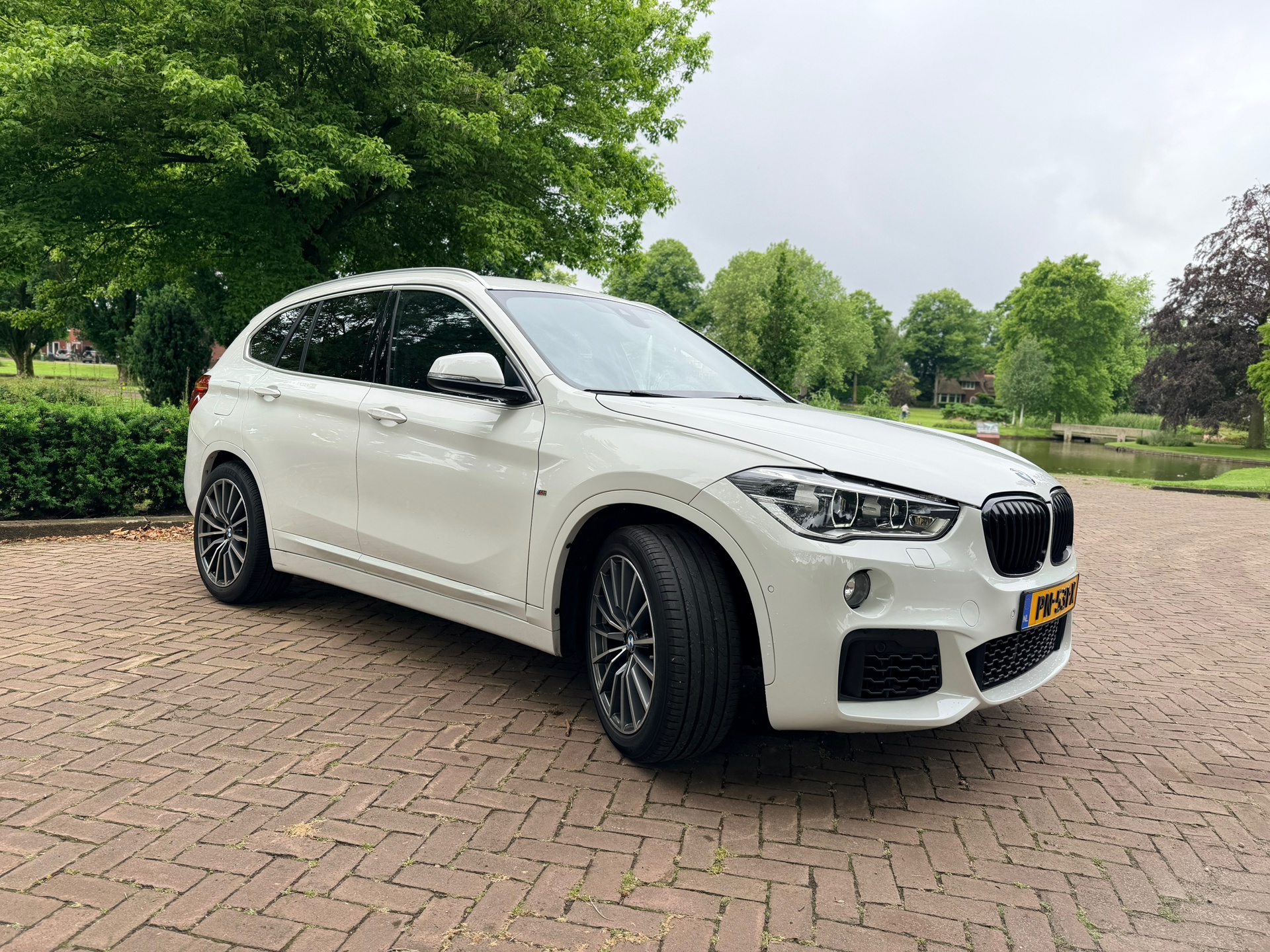 Foto van BMW X1 Xdrive18d