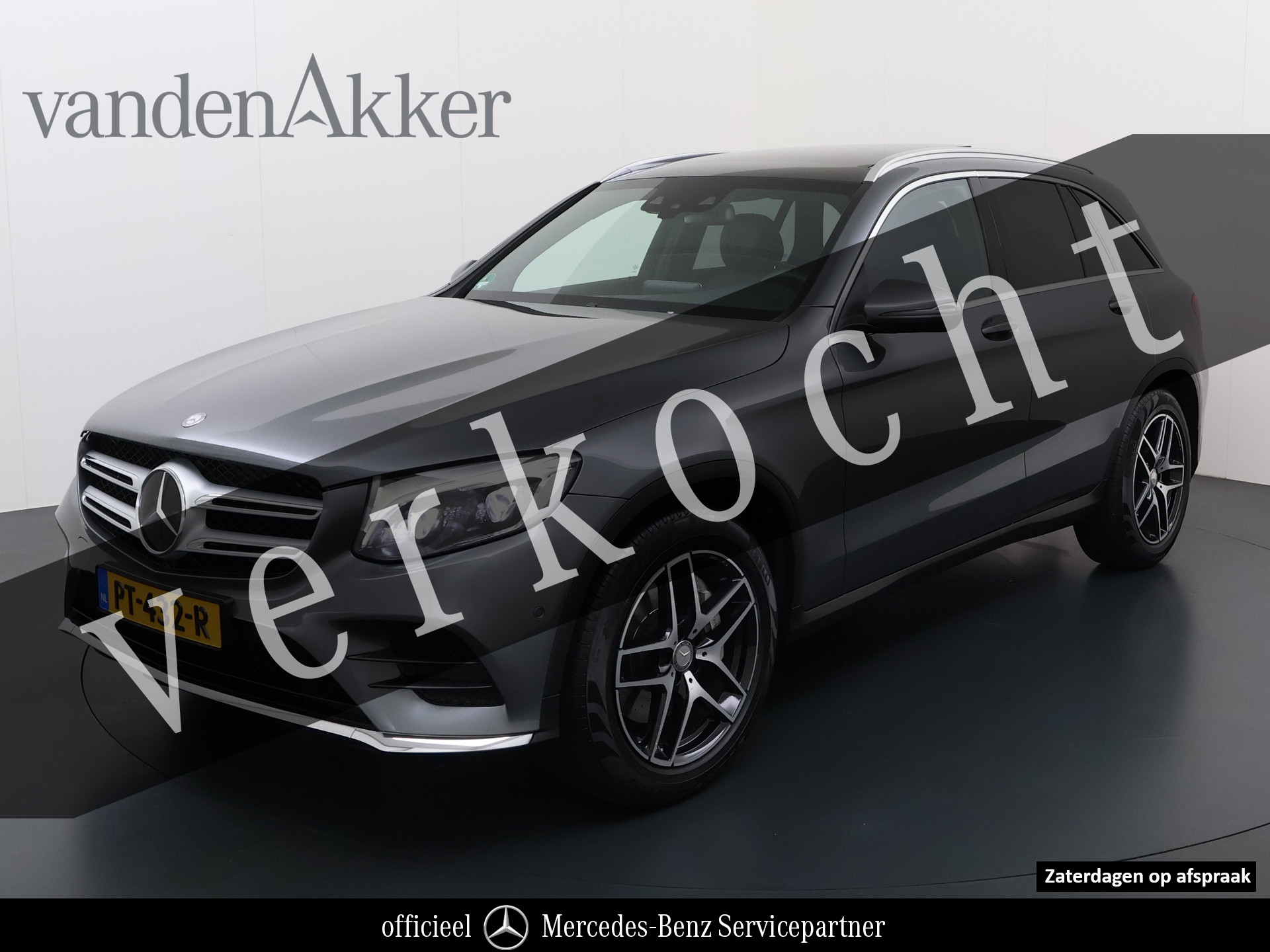 Mercedes-Benz GLC 250 4Matic 250 4Matic AMG // Trekhaak // Panoramadak // Burmester // Distronic // Camera // Rijassistentie pakket // Sfeerverlichting 2016 - voorkant