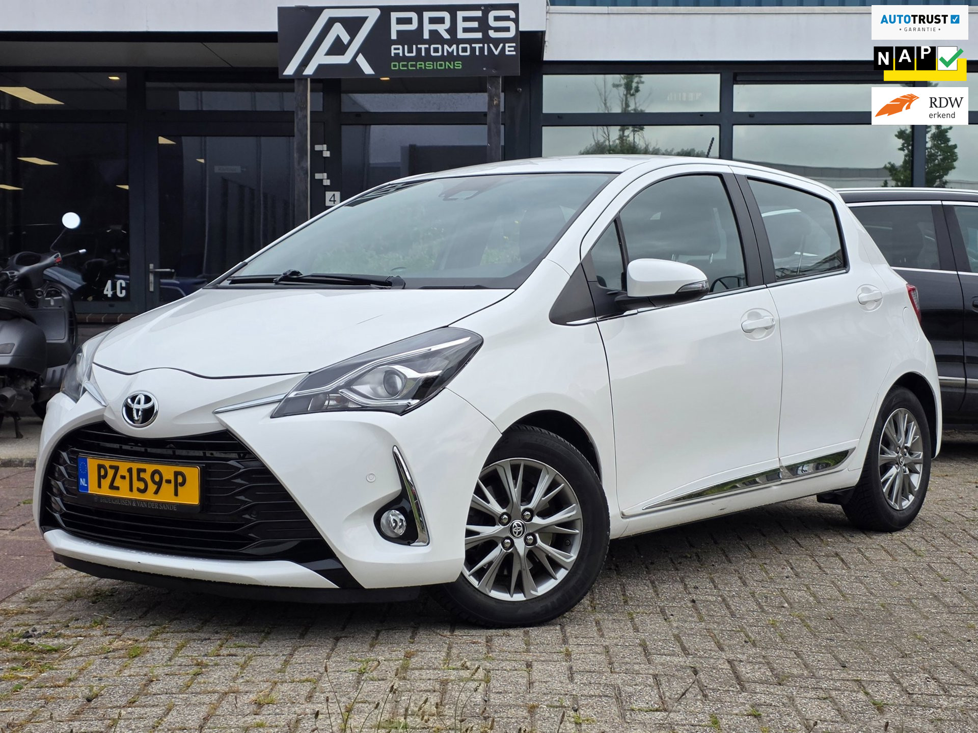 Toyota Toyota Yaris 1.5 VVT-i Executive |AUTOMAAT|CLIMA|CRUISE|NAVI|CAMERA 2017 - voorkant