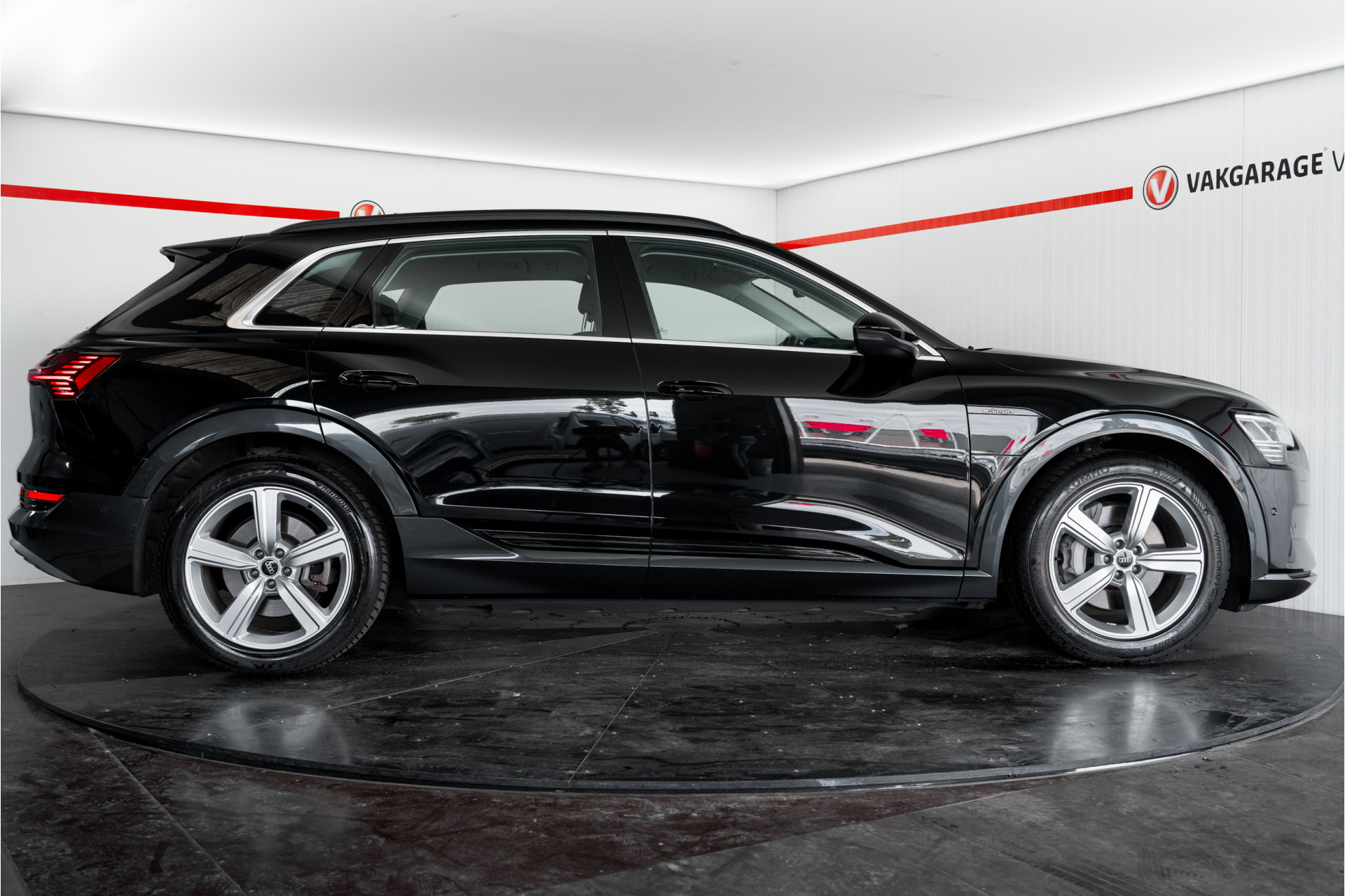 Foto van Audi E-tron 55