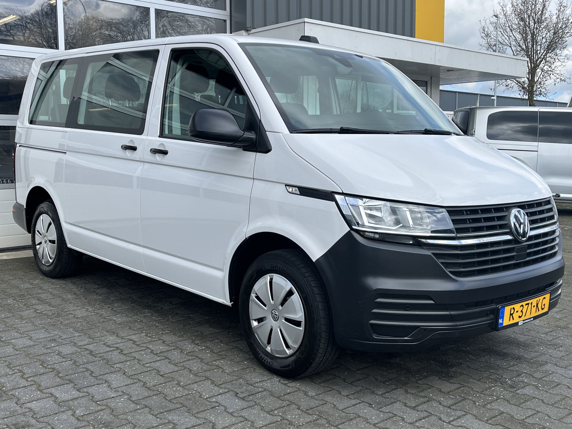 Volkswagen Kombi T6.1 Kombi 2.0 TDI L1H1-9-Persoons 2020 - voorkant
