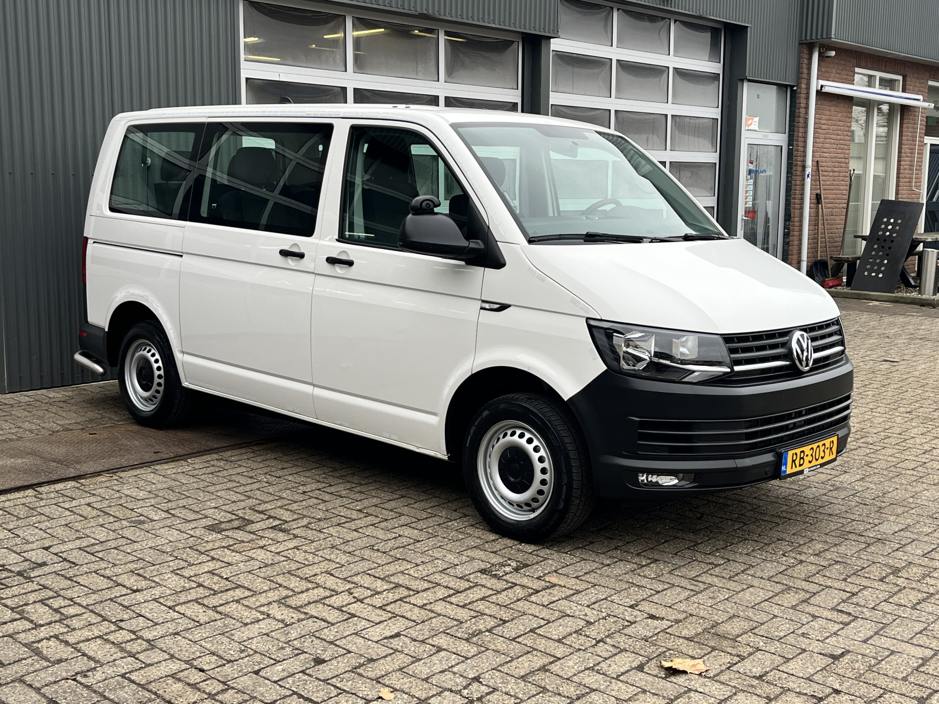 Volkswagen Transporter Kombi 2.0 TDI L1H2 Highline 2018 - voorkant
