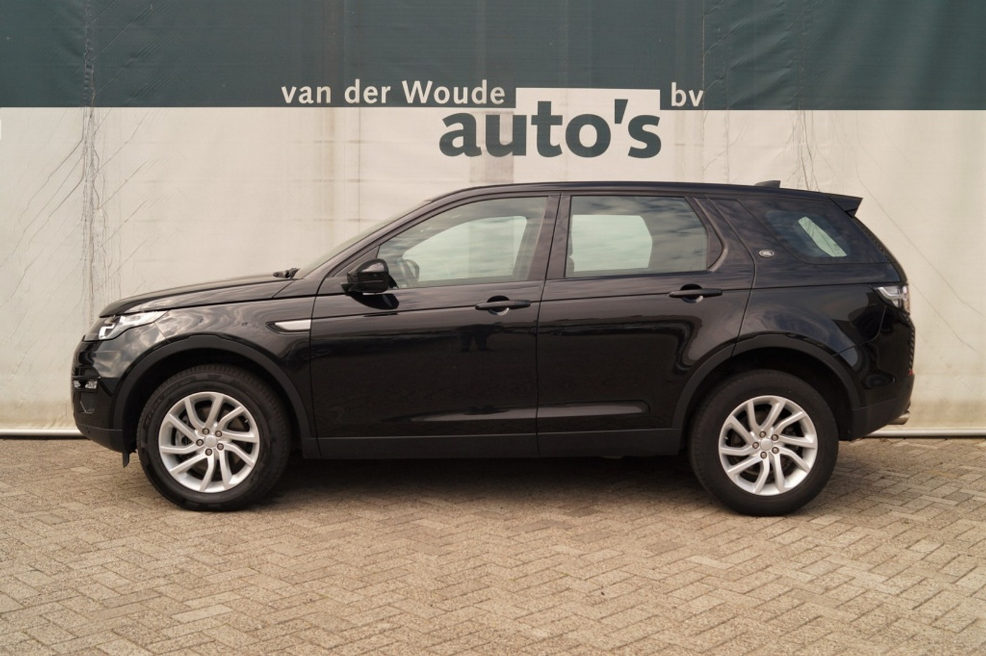 Land Rover Discovery Sport 2.0 TD4 150pk Automaat Urban Series Pure -NAVI-ECC-PDC- 2017 - voorkant