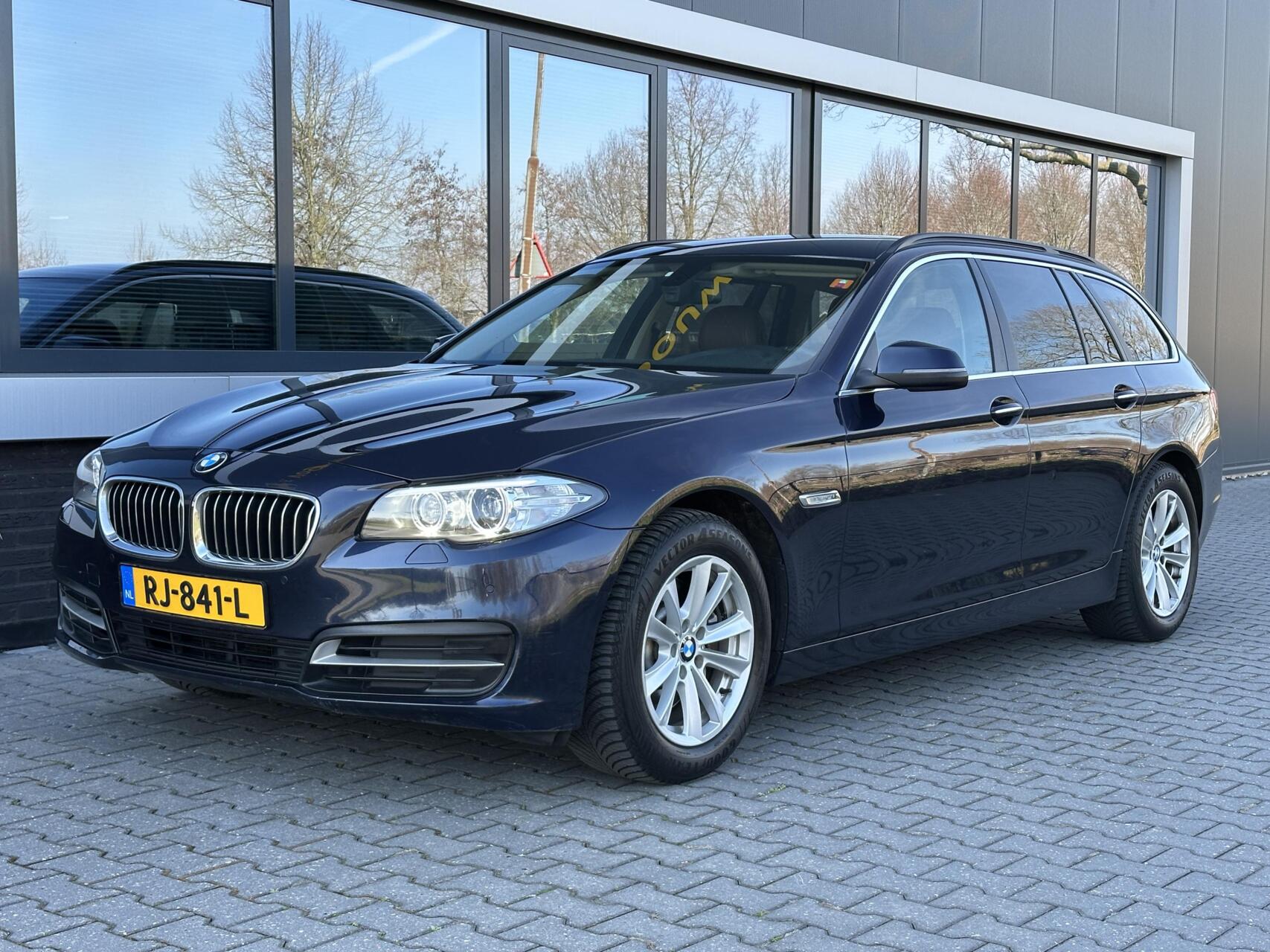 BMW 5-serie Touring 525XD High Executive Leder - LCI - Groot Navi 2013 - voorkant