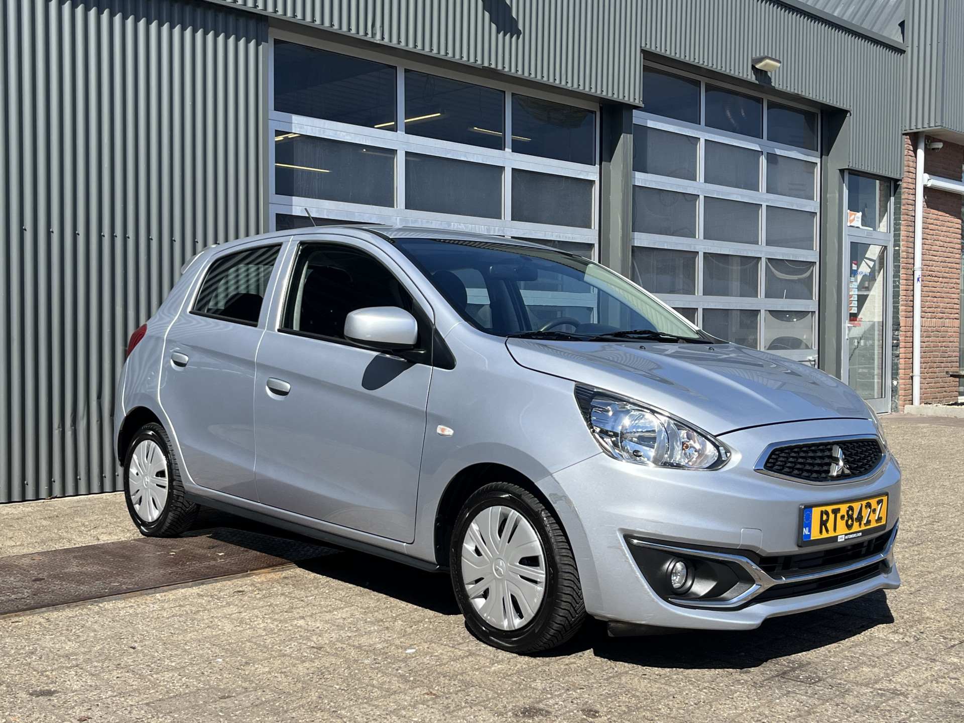Mitsubishi Mitsubishi Space Star 1.0 Cool+ 2018 - voorkant