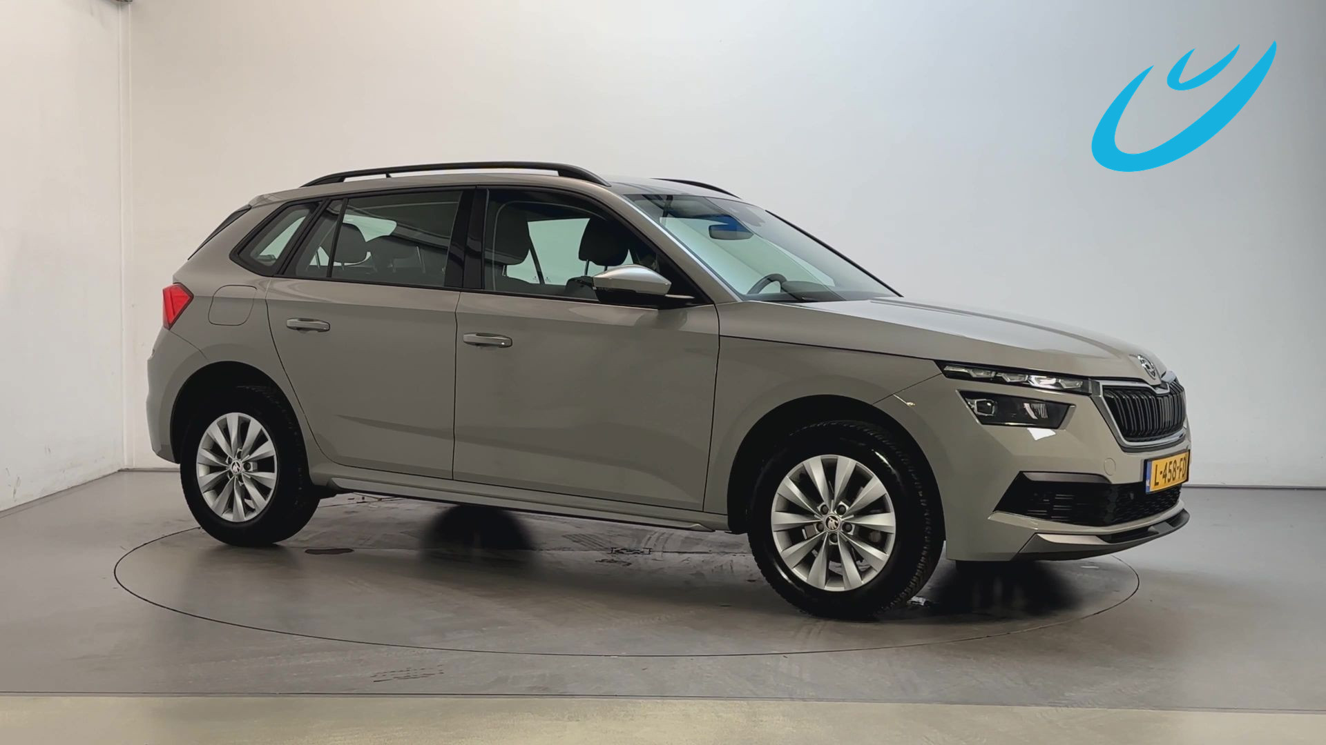 Skoda Kamiq 1.0 TSI 110pk DSG Business Edition Parkeersensoren Stoelverwarming Trekhaak Virtual Cockpit 2021 - voorkant