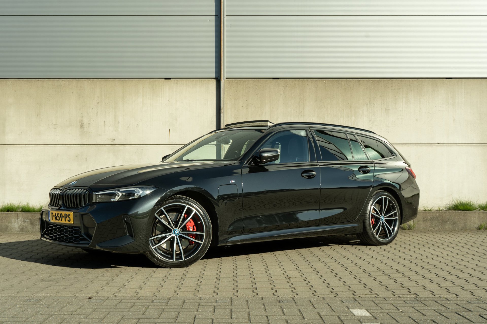 BMW 320e 320e M Sport - Pano - camera 2023 - voorkant