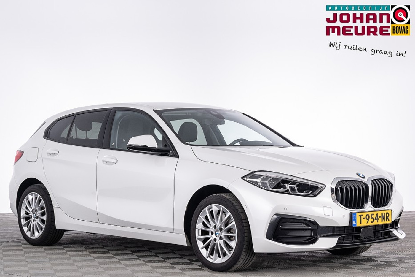 BMW 118i i Sportline Automaat ✅ 1e Eigenaar 2023 - voorkant
