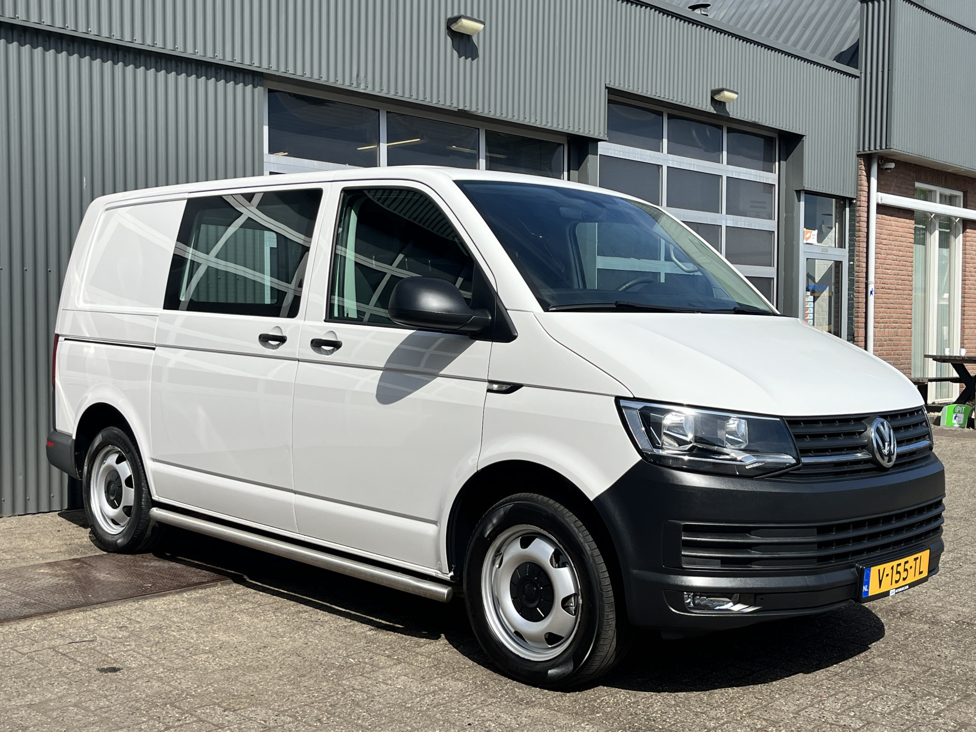 Volkswagen Transporter 2.0 TSI L1H2 Highline 2018 - voorkant