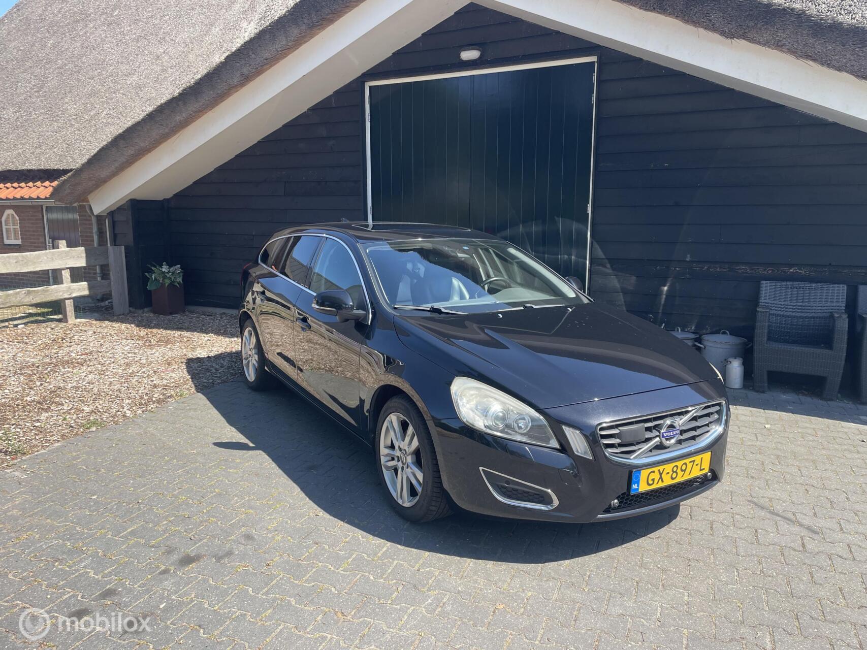Volvo V60 1.6 T4F Summum,Navigatie, automaat, Leer, Panorama 2011 - voorkant