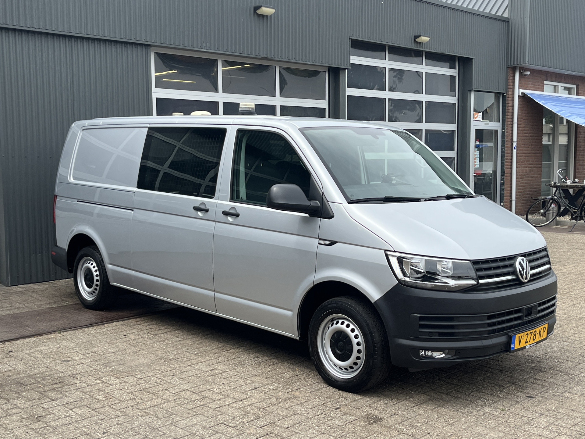 Volkswagen Transporter 2.0 TSI L2H1 2018 - voorkant