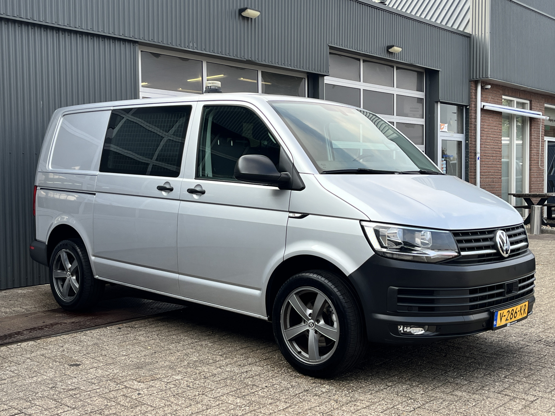 Volkswagen Transporter 2.0 TSI L1H2 Highline 2018 - voorkant