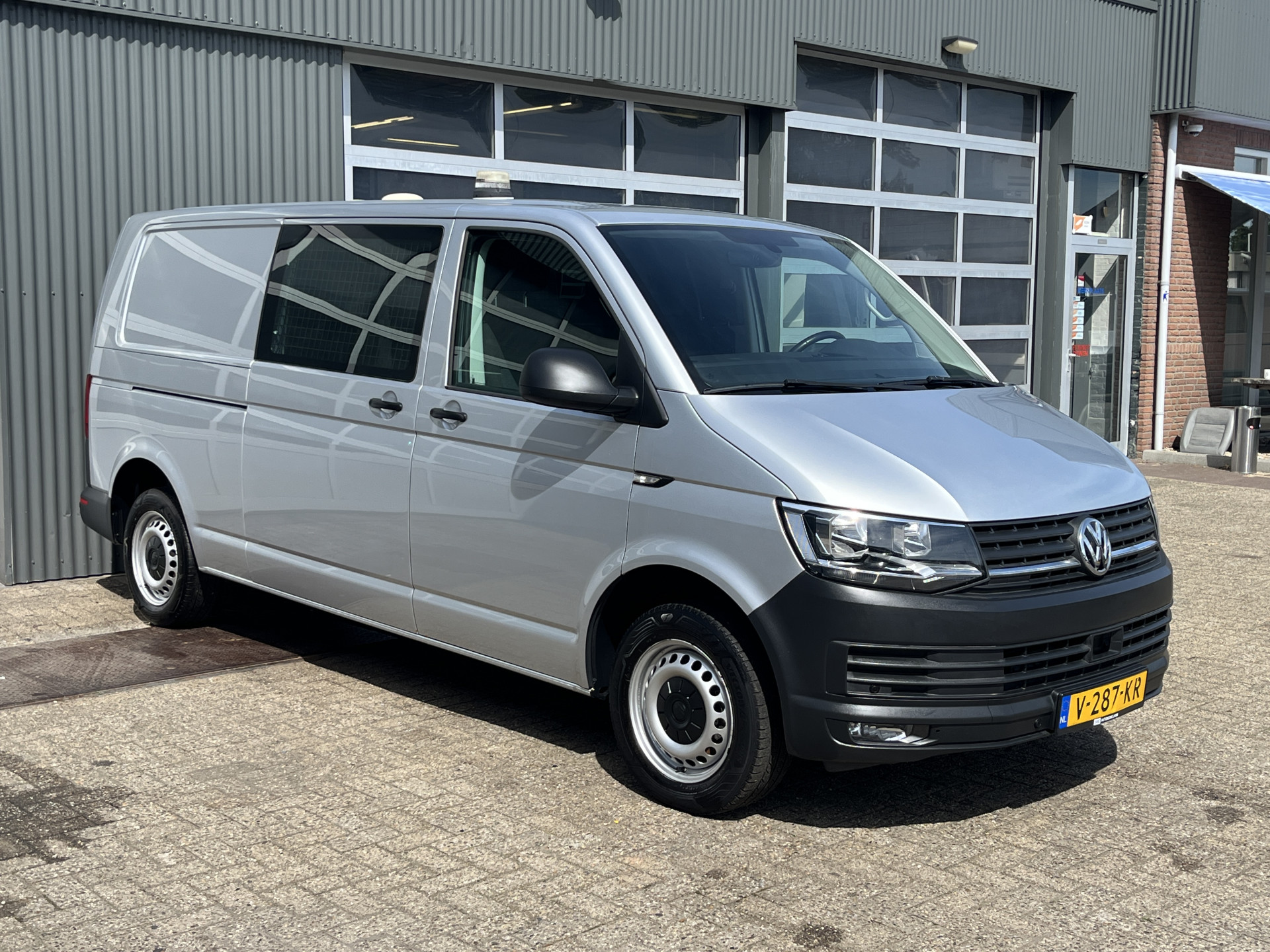 Volkswagen Transporter 2.0 TSI L2H3 Highline 2018 - voorkant