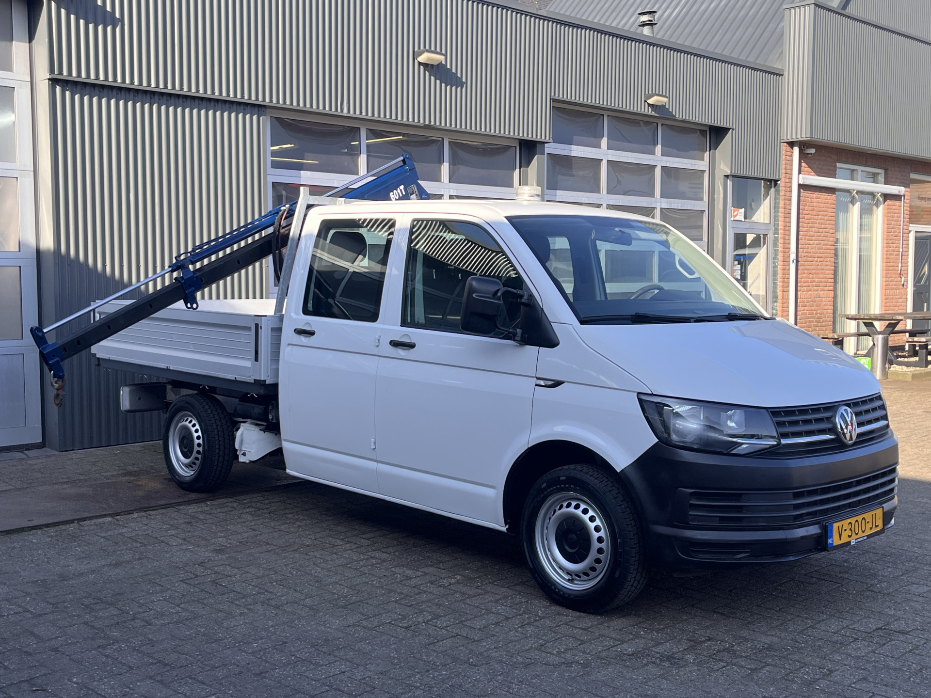 Volkswagen Transporter 2.0 TDI L2H1 DC 2017 - voorkant