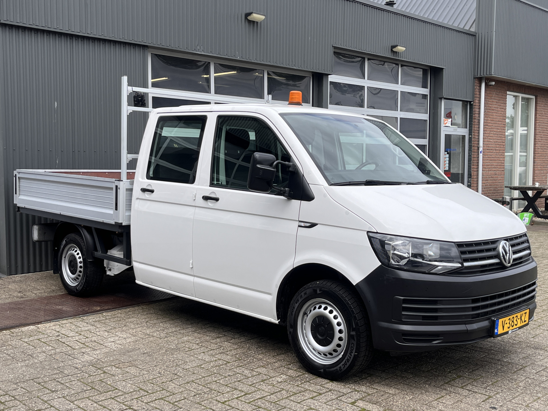 Volkswagen Transporter 2.0 TDI L2H1 DC 2018 - voorkant