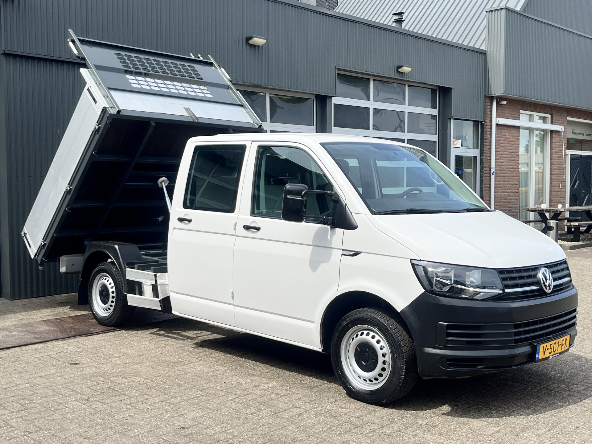 Volkswagen Transporter 2.0 TDI L2H1 DC 2017 - voorkant