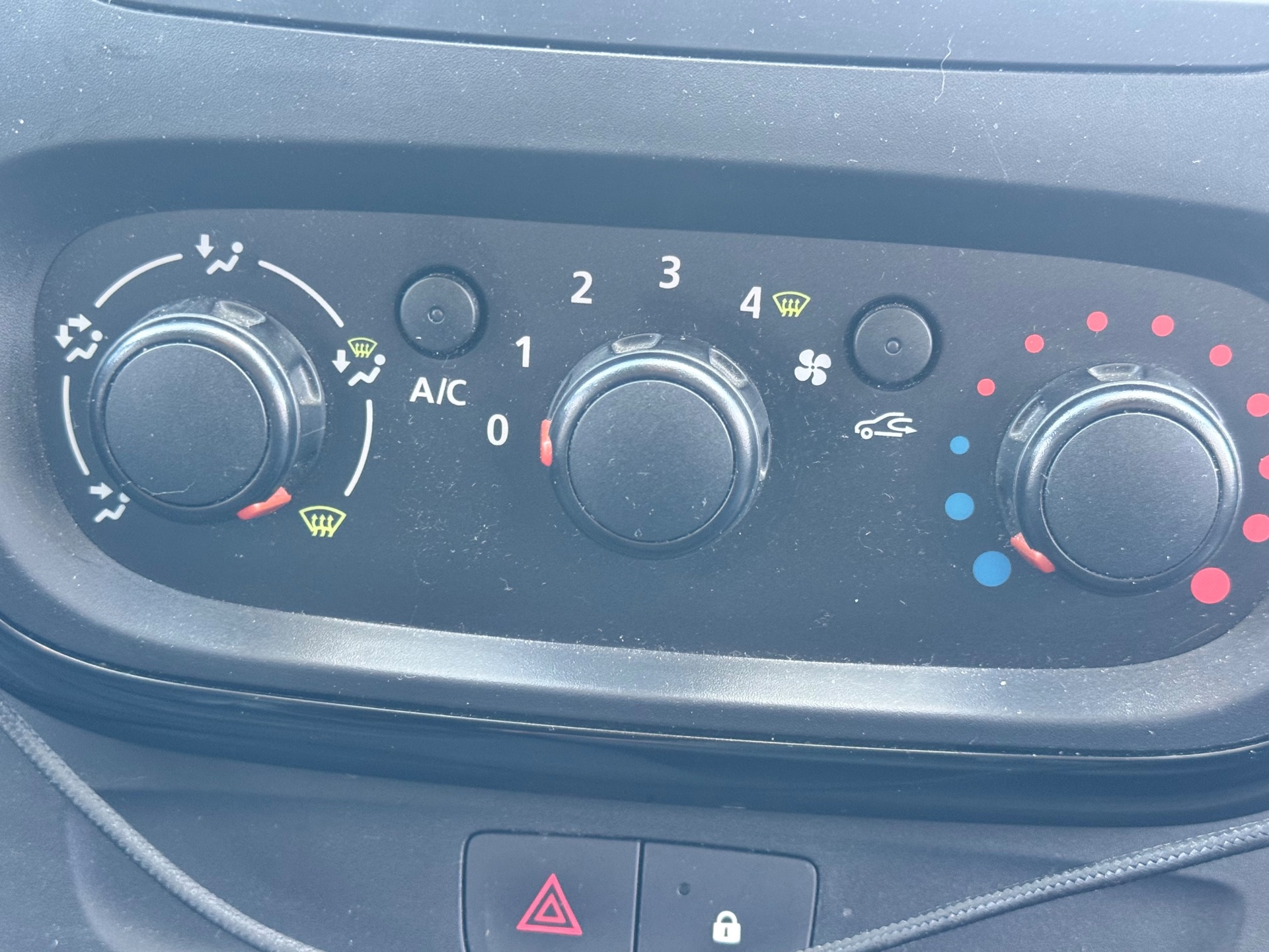 Foto van Opel Vivaro-b