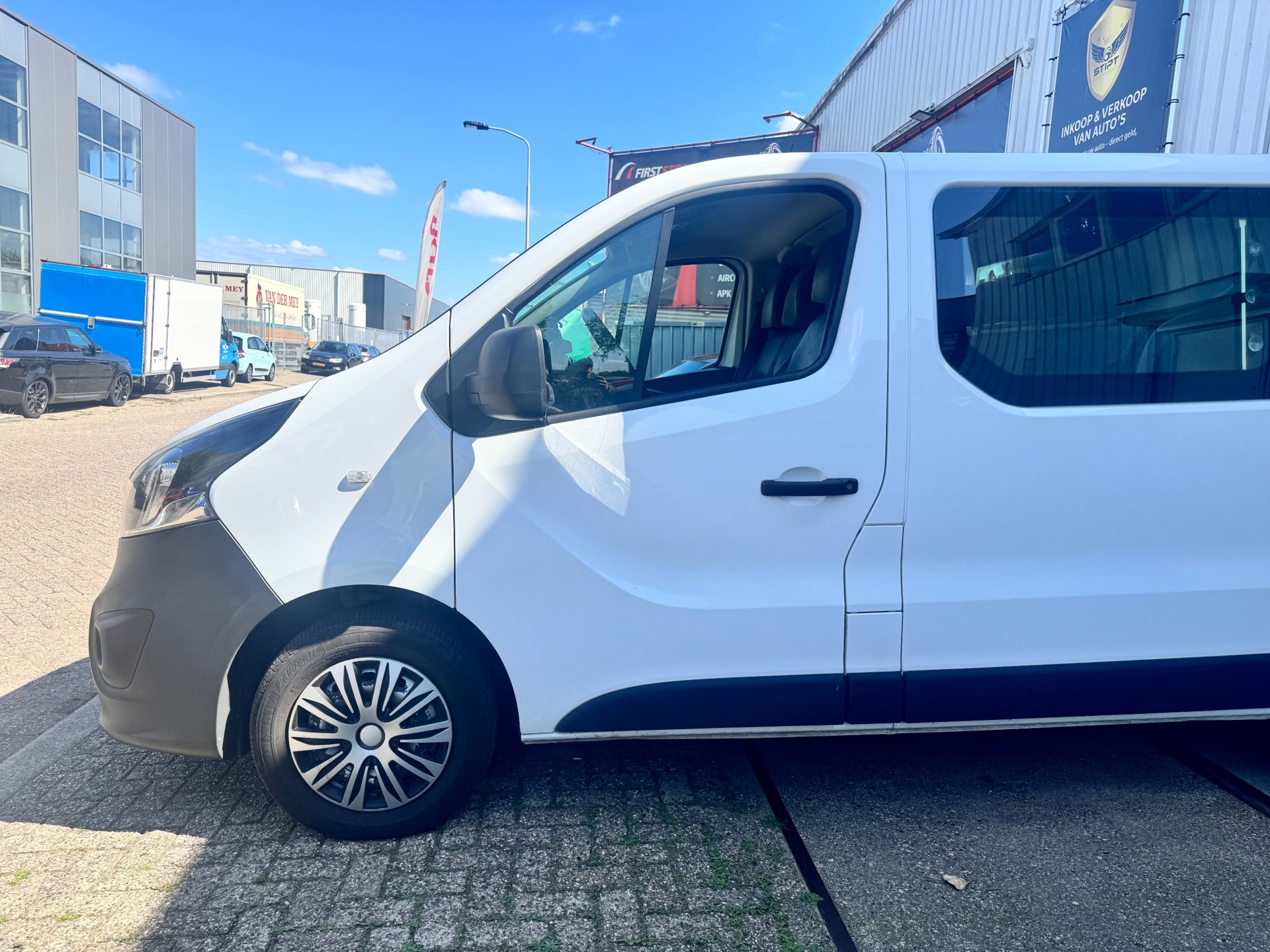 Foto van Opel Vivaro-b